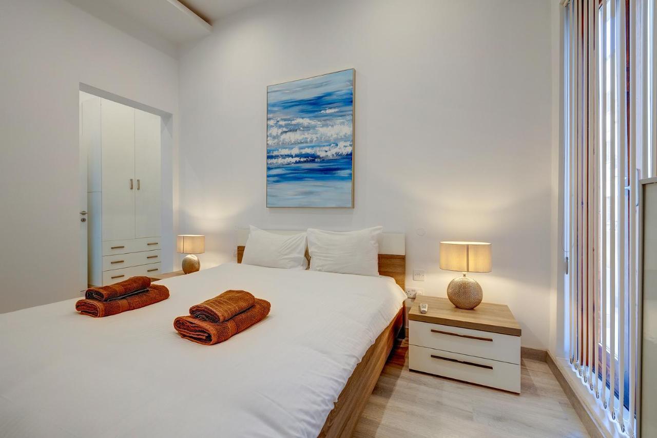 Picturesque Sliema Pad Steps From The Seafront Appartement Buitenkant foto