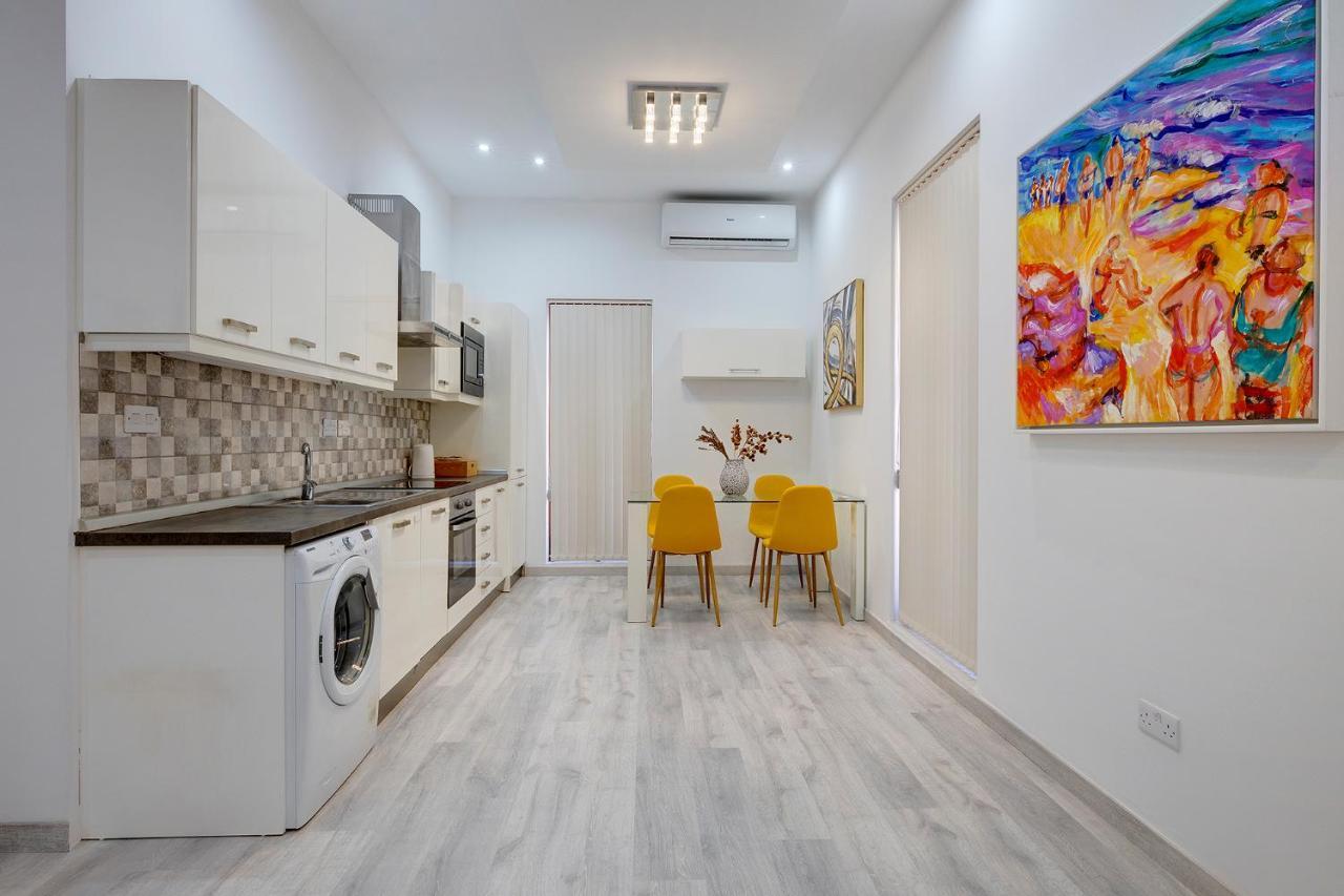 Picturesque Sliema Pad Steps From The Seafront Appartement Buitenkant foto