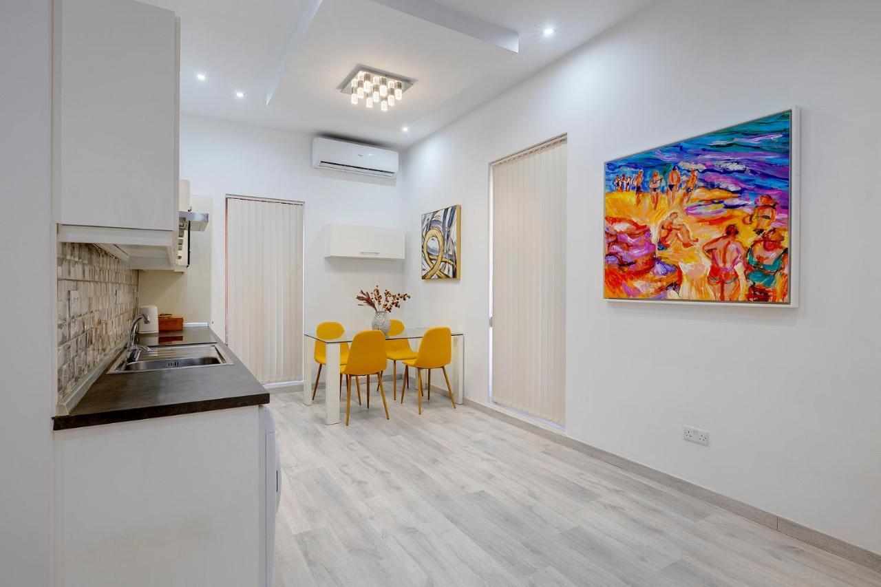 Picturesque Sliema Pad Steps From The Seafront Appartement Buitenkant foto