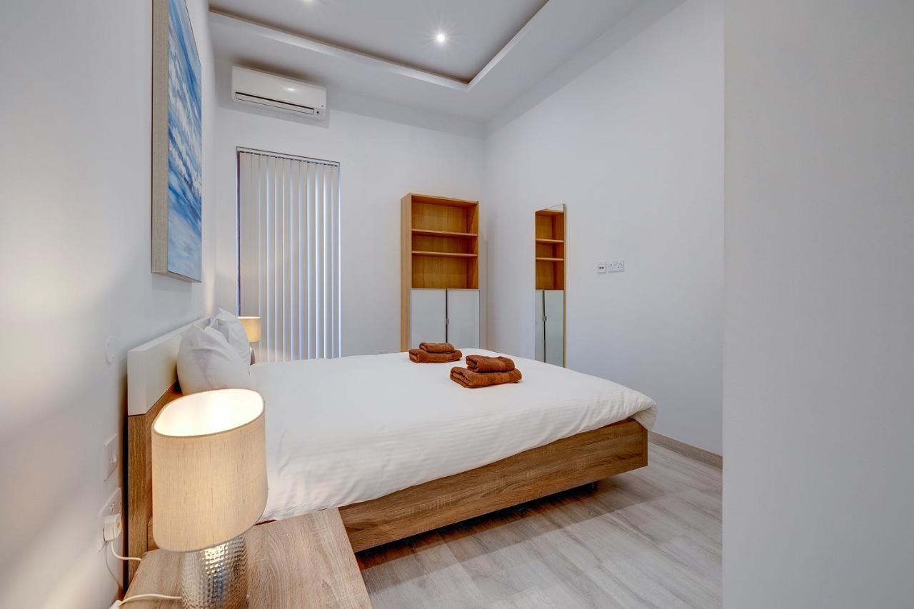 Picturesque Sliema Pad Steps From The Seafront Appartement Buitenkant foto