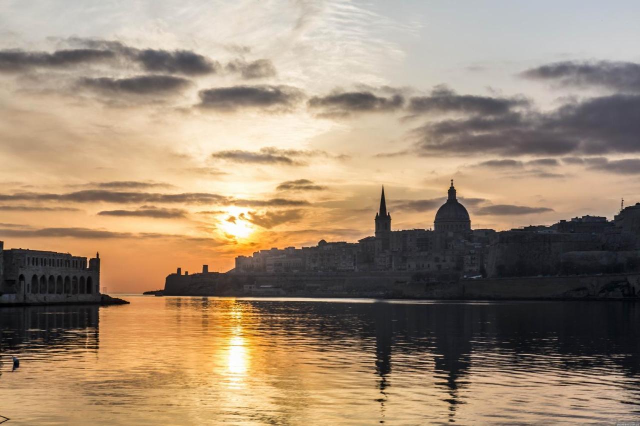 Picturesque Sliema Pad Steps From The Seafront Appartement Buitenkant foto